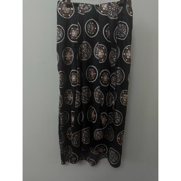 Joie Midi Skirt Satin Pleated Front Size Small Flowy Boho Black Medallion‎ Print - Picture 1 of 10
